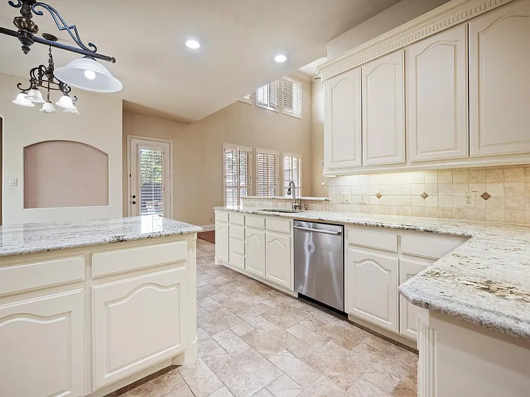 10941 Yorkshire Ln — Photo 11