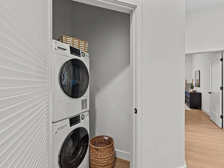 Washer & Dryer Included
