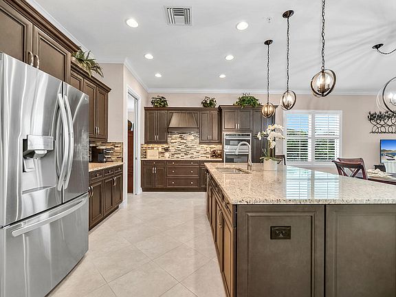 3rd image of 7813 Hawthorne Dr Unit 2403