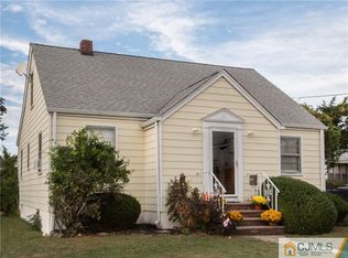 11 Irving St, Edison, NJ 08817