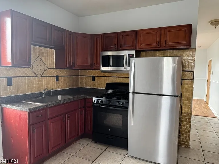 590 Hawthorne Ave #1 — Photo 6
