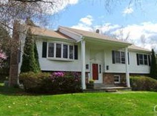 2 Wake Robin Ln, Shelton, CT 06484