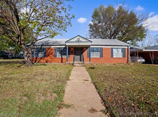 1308 W School St, Claremore, OK 74017