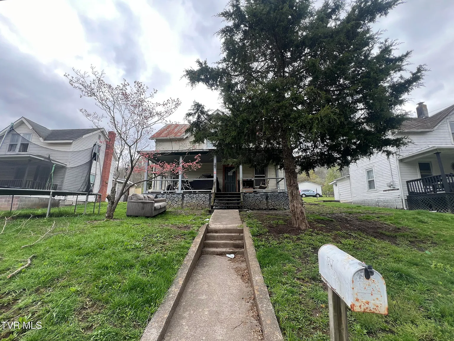 912 W Main St photo 1
