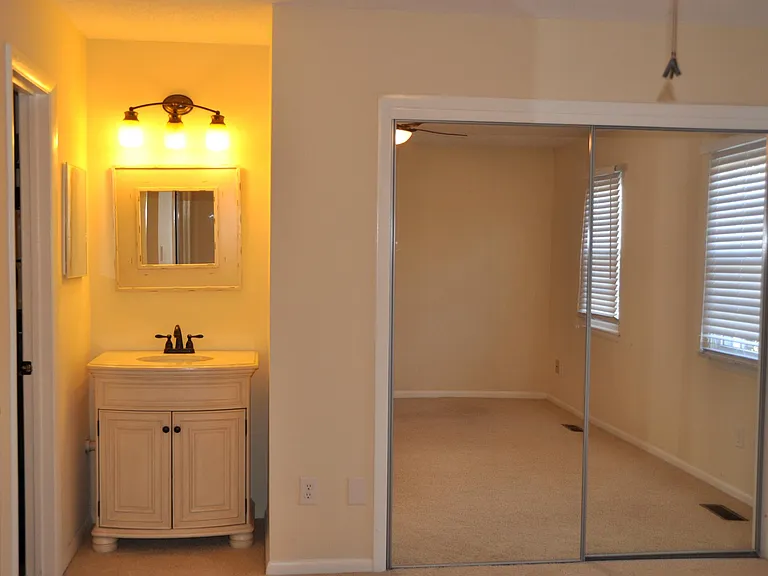 731 Tilden Pl — Photo 6