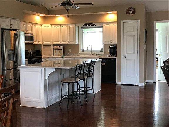 Large kitchen, modern appliances and plenty of cupboard spac