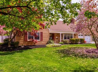 3 Larsen Rd, Somerset, NJ 08873