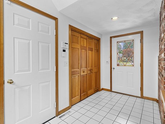 5th image of 730 Lindsey St