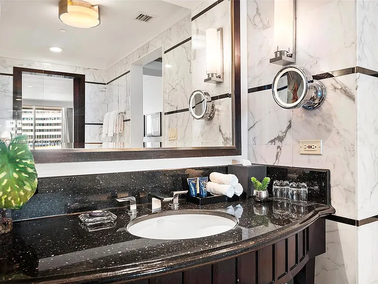 4391 Collins Ave #802 — Photo 36