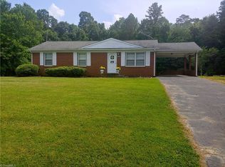 1050 Hutson Rd, Walnut Cove, NC 27052