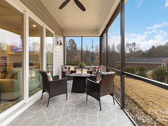 5th image of 3073 Alveston Dr NW