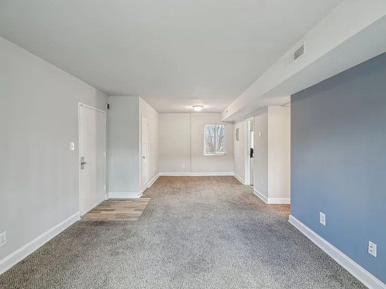 Parkway Terrace — Photo 8