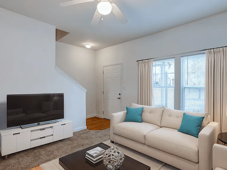 2801 S Scott St — Photo 3