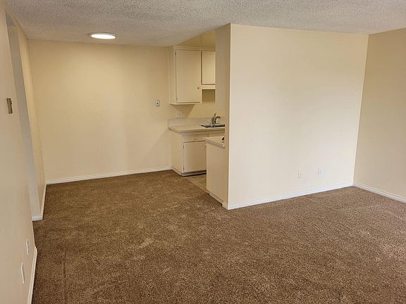 3rd image of 316 W Pennsylvania Ave #6