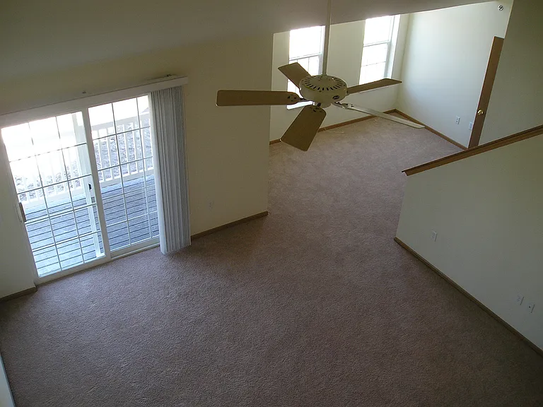 Commonwealth Village Apartments — Photo 9