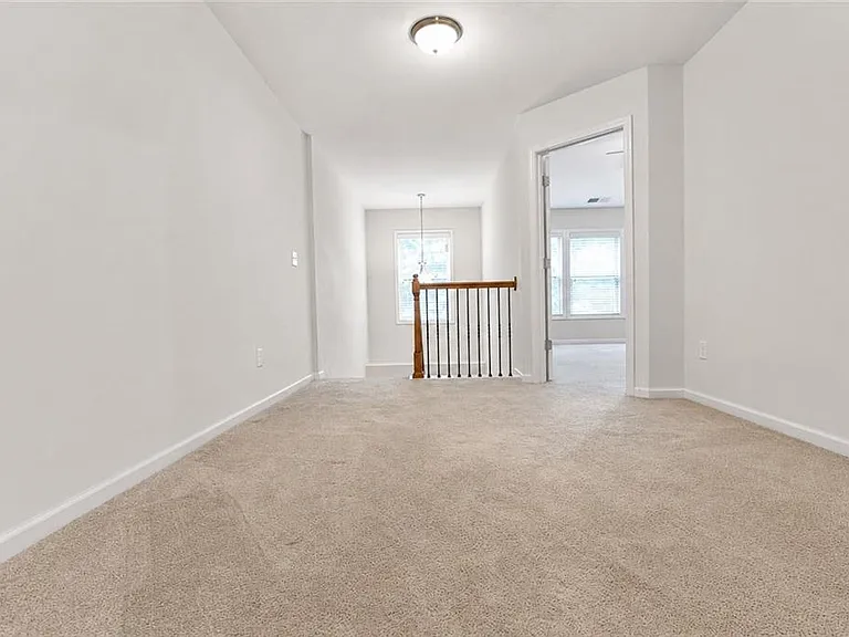 2132 Greencrest Cir — Photo 13