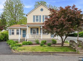 17 Hines Ave, Mahwah, NJ 07430