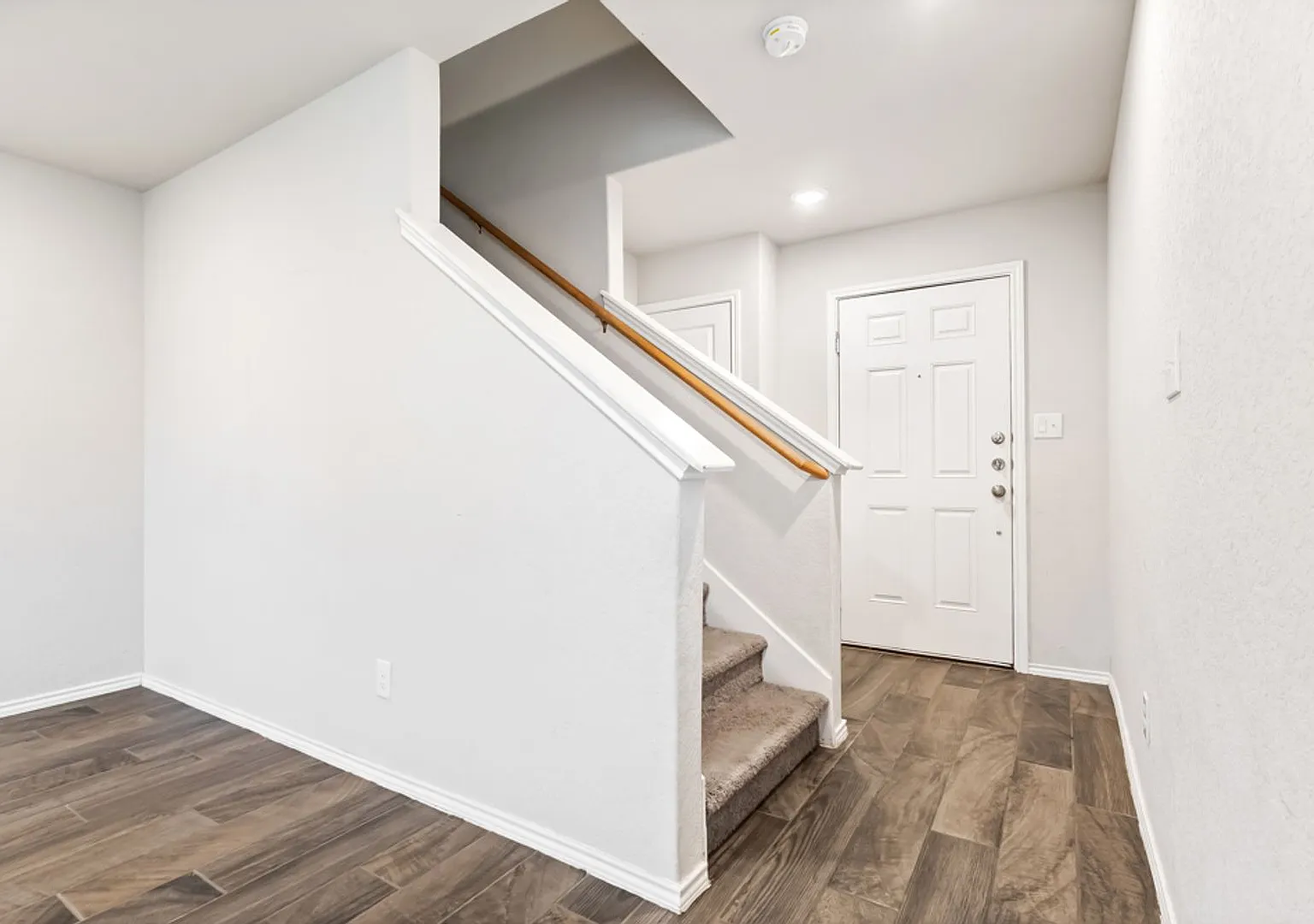 Spacious 3 Bed / 2.5 Bath Two-Story Home in Seguin! — Photo 4