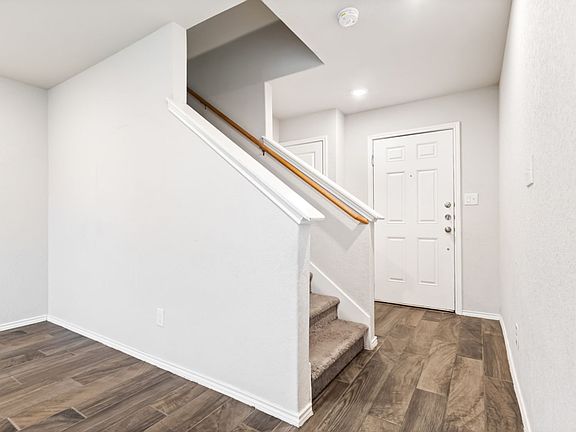 4th image of 2432 Ayers Dr