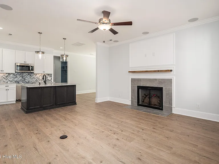 3842 W Wilson St — Photo 4