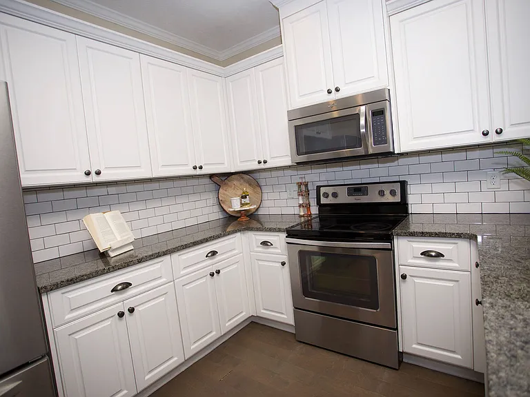 484 Brantley Cove Cir — Photo 12
