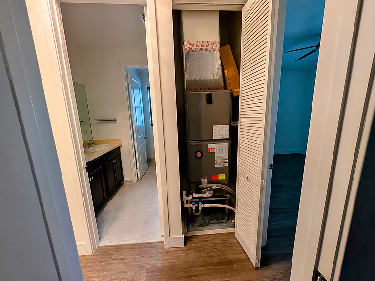 Well maintained full house air conditioner unit
