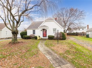 42 Idyllwood Ln, Rochester, NY 14617