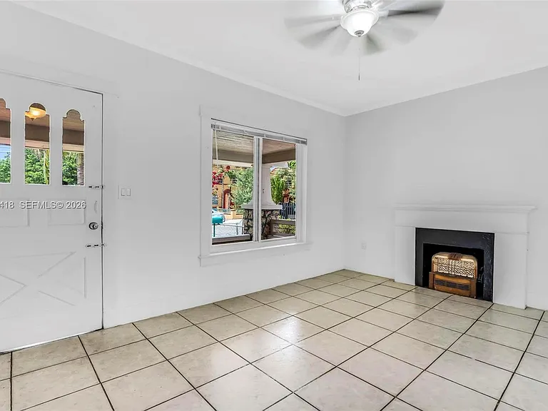 1243 SW 3rd St — Photo 9