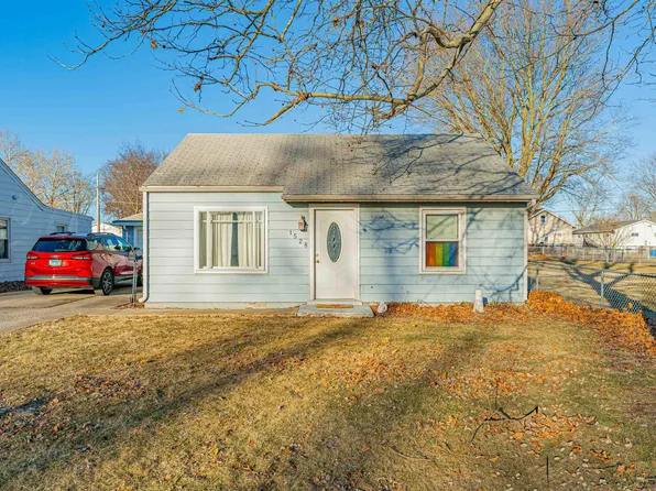1528 Pulaski St, Lincoln, IL 62656