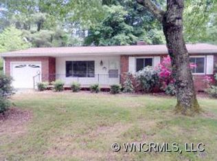 214 Lyndale Rd, Hendersonville, NC 28739