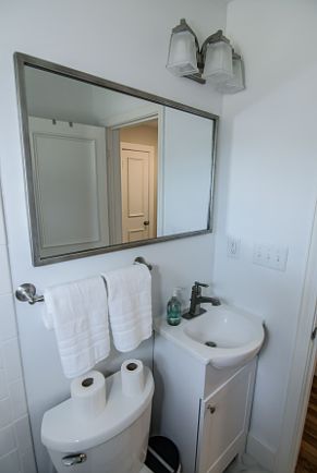 Bright, updated bathroom with a modern vanity, large mirror, and fresh linens_well-maintained and designed for comfort. Ideal for extended stays for relocation clients, traveling professionals, and month-to-month renters.