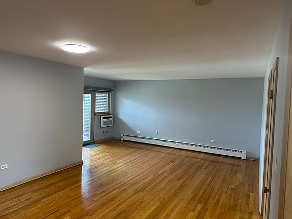 4th image of 3001 N Paris Ave #306