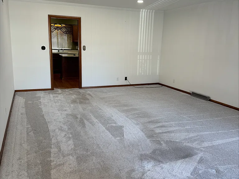 849 E North St — Photo 16