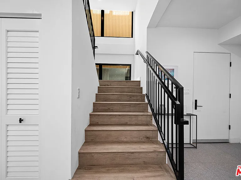 1016 N Martel Ave #Townhouse 108 — Photo 7