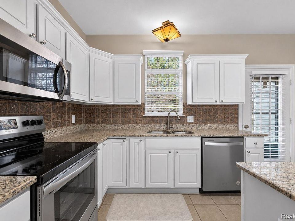 11693 Squiers Blvd, photo 7