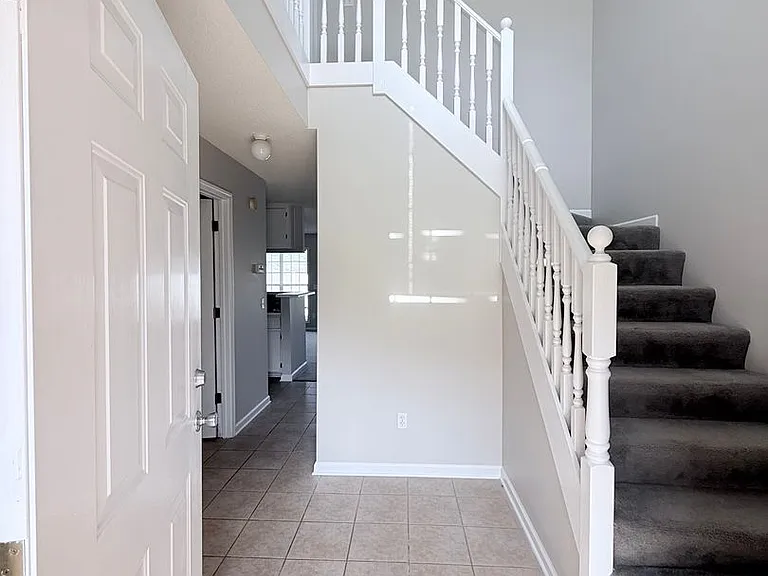 114 Baldwin Dr — Photo 3