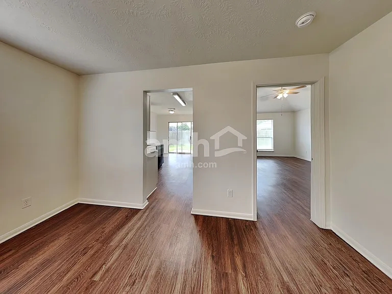 9220 Mahan Dr — Photo 6