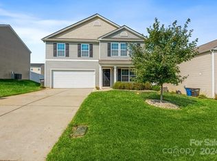 123 Harvest Pointe Dr, Statesville, NC 28677