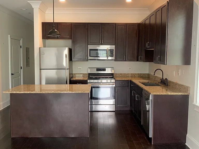 2500 Green Bay — Photo 15