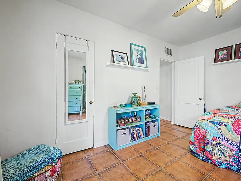 335 W Georgia Ave — Photo 11