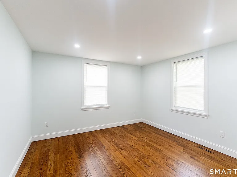 121 Victory St — Photo 8