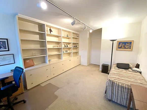 271-10 Grand Central Parkway image 12 of 16