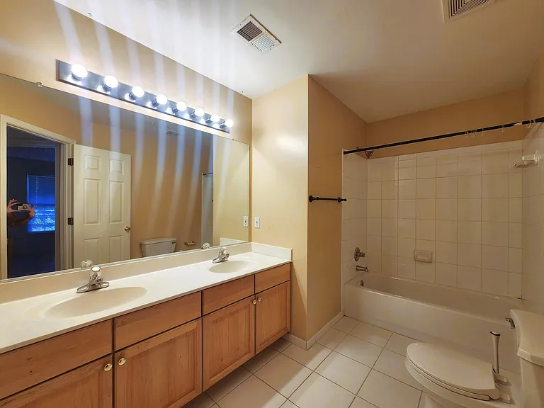 406 Clairborne St — Photo 29