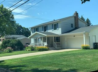 817 Green Forest Dr, Amherst, OH