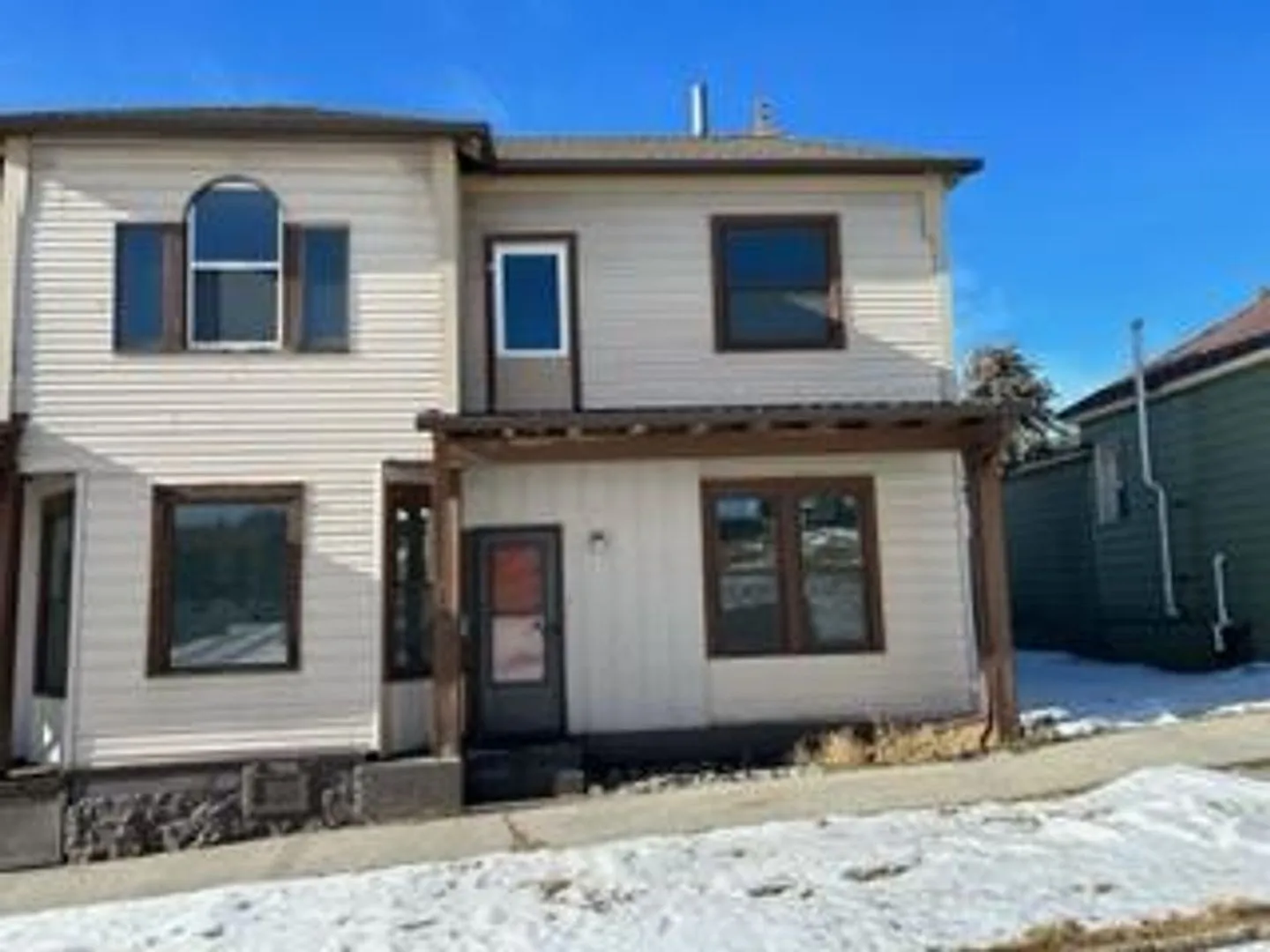 221HEN — Photo 1