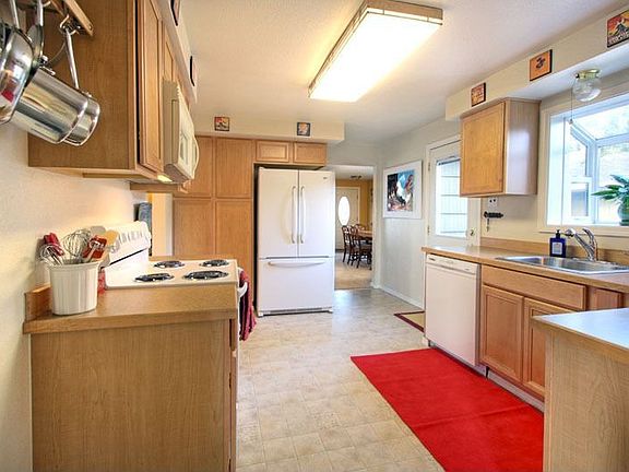 All newer appliances stay!