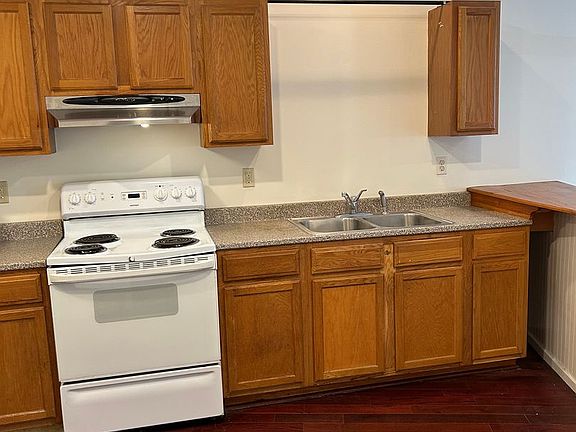 4th image of 529 Main St Unit 1