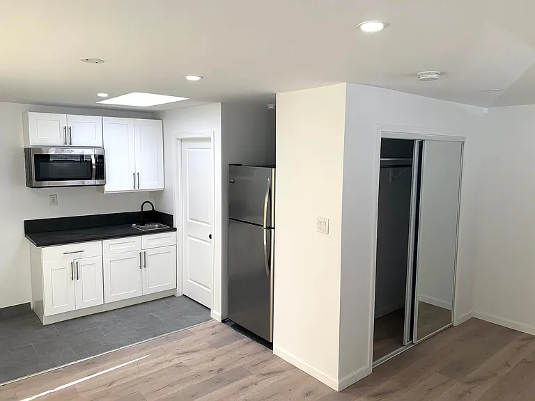 6729 Amigo Ave #B — Photo 3