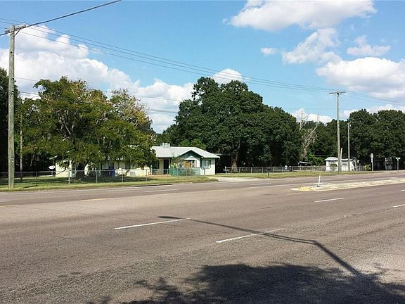 3rd image of 604 E College Ave