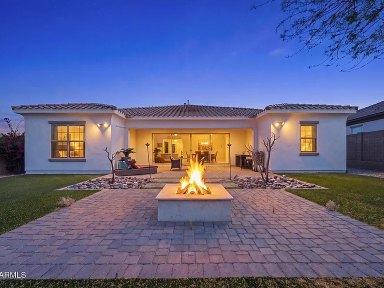 4254 E Valencia Dr — Photo 2